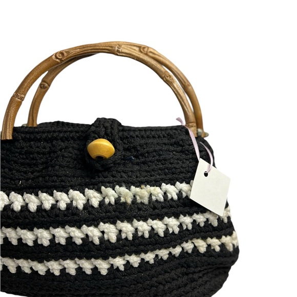 VINTAGE INSPIRED BLACK WHITE CROCHET HANDBAG, WOODEN BUTTON CLOSURE, 2 HANDLES - Picture 7 of 11